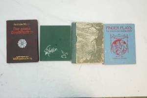 lot 16 image: vintage books