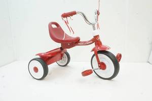 lot 23 image: radio flyer trike
