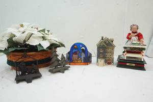 lot 26 image: holiday decor