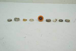 lot 28 image: rings