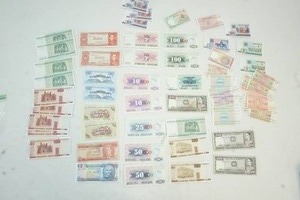 lot 30 image: foreign currency
