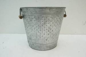 lot 35 image: pail