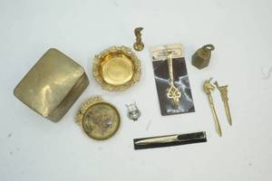 lot 45 image: brass items