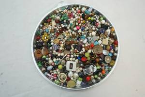 lot 47 image: beads