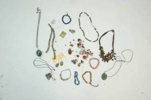 lot 48 image: jewelry supplies