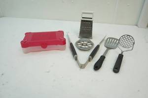 lot 59 image: kitchen utensils