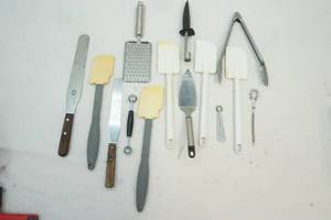 lot 73 image: restaurant kitchen utensils