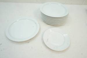 lot 82 image: Oneida plates