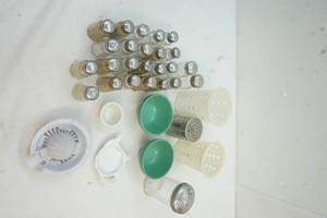 lot 88 image: shaker sets