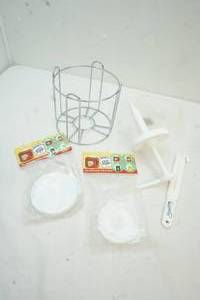 lot 93 image: wire holder