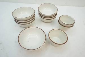 lot 95 image: soup bowls