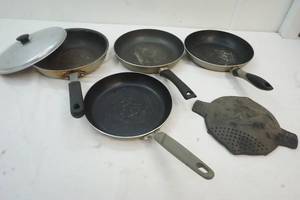lot 109 image: pans