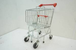 lot 132 image: melissa and Doug shopping cart