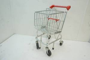 lot 133 image: melissa and Doug shopping cart