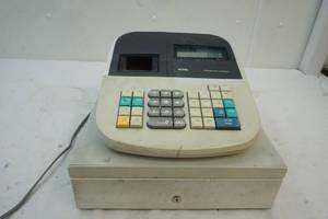 lot 144 image: royal cash register 435 dlx