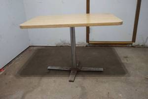 lot 164 image: table