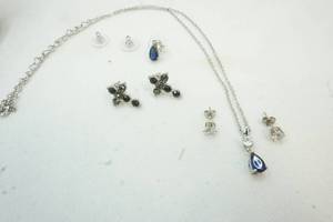 lot 220 image: necklace set