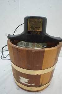 lot 231 image: Ice cream  maker