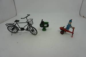 Miniature Mount Toy Tractor, Toy Bicycle, WindUp Toy