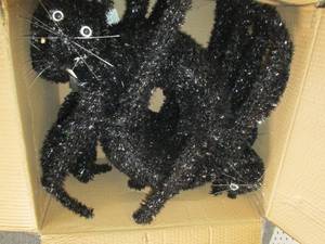 lot 190 image: box of 6 new tinsel halloween cats ...