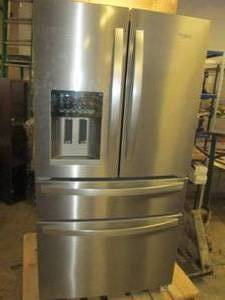 lot 252 image: whirlpool fridgefreezer powers on ...