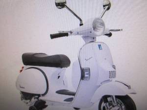 lot 2 image: Vespa Scooter 12V Ride-On - White n...
