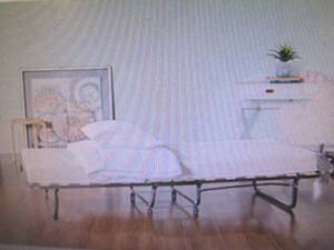 lot 6 image: Luxor Deluxe Memory Foam Folding Ro...