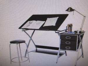 lot 7 image: Comfort Products Craft Station with...