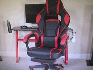 lot 19 image: Flash Furniture X40 Ergonomic Racin...