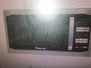 lot 22 image: Magic Chef 1.6 Cu. Ft. 1100-Watt Mi...