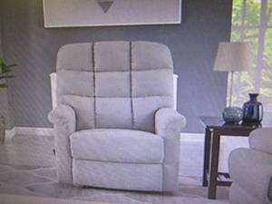 lot 32 image: Homesvale Herero Extra-Large Wall H...