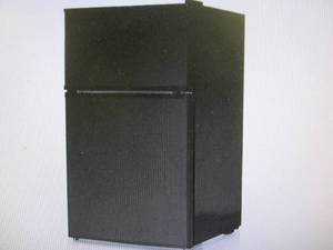 lot 40 image: Keystone 3.1 Cu. Ft. 2-Door Compact...