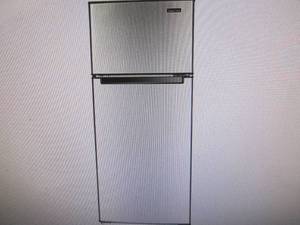 lot 65 image: Magic Chef 4.5 Cu. Ft. Mini Refrige...