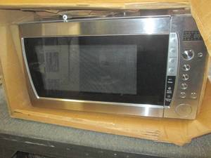 lot 75 image: 2.2 Cu. Ft. 1250-Watt Countertop Mi...
