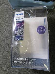 lot 89 image: Philips Norelco Shaver 5300 Wet & D...