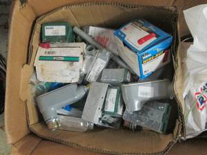 lot 300 image: box of electrical items ...