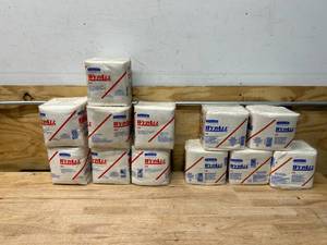 lot 105 image: KIMBERLY-CLARK Lot of Wypall Wipes- 5 Packs of L40 and 7 Packs of X70