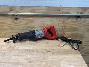 lot 60 image: MILWAUKEE 12 Amp 1-18 in. Stroke SAWZALL Reciprocating Saw