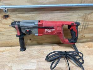 lot 64 image: MILWAUKEE 8 Amp Corded 1 in. SDS D-Handle Rotary Hammer