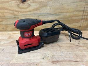 lot 65 image: MILWAUKEE 3 Amp 14 Sheet Corded Palm Sander