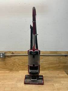 lot 67 image: SHARK Navigator Lift-Away Self-Cleaning Brushroll Upright Vacuum