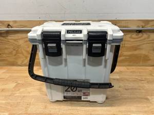 lot 71 image: PELICAN 20 Quart Elite Cooler