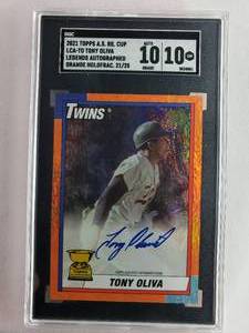 lot 4 image: Tony Oliva Autographed 2021 Topps Legends Orange Holoractor Numbered 2125