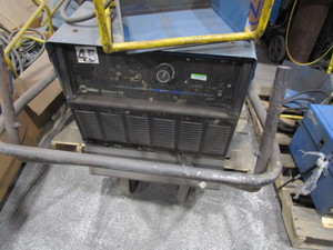 Miller Deltaweld 452 Welder wDual Wire Feeders & Control Box