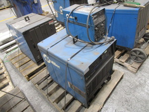 Miller Deltaweld 302 Welder & Wire Feed Control Box