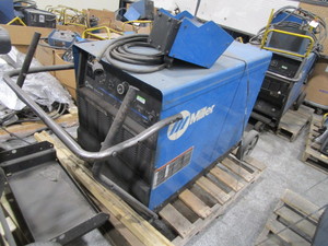 Miller Deltaweld 452 Welder wWire Feeder & Control Box