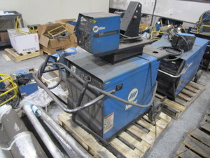 Miller Deltaweld 302 Welder wWire Feeder & Control Box