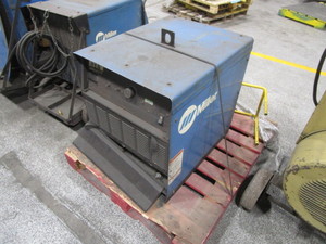 Miller Deltaweld 302 Welder