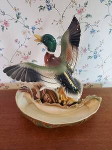 lot 11 image: Vintage Duck Planter