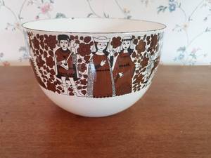lot 13 image: Vintage Finel Arabia Kaj Franck Large Enamel Bowl